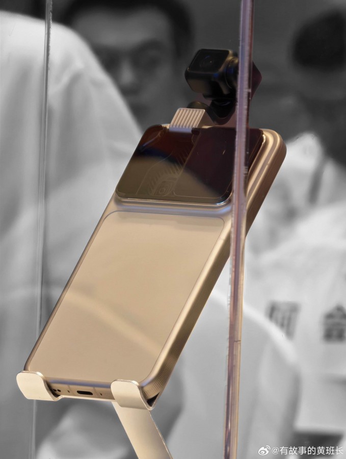 آنر تولید انبوه گوشی رباتیک خود را در نیمه اول سال ۲۰۲۶ آغاز خواهد کرد!