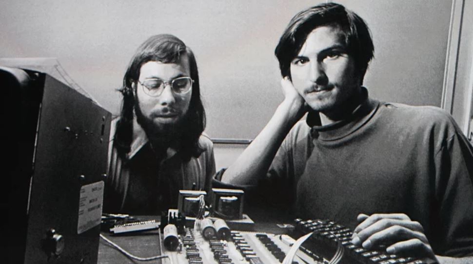 معنی واقعی نام تجاری اپل (Apple) چیست؟