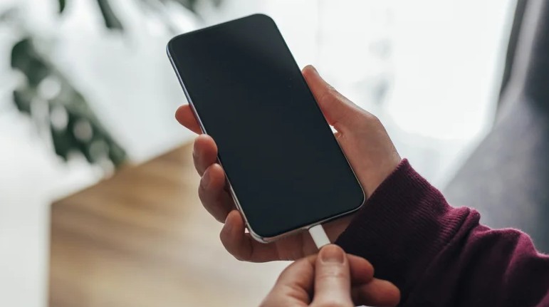 چرا سرعت شارژ پورت‌های USB با هم فرق می‌کند؟