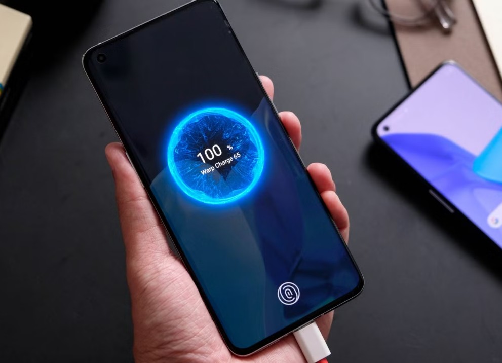 چرا گوشی اندرویدی شما با حداکثر سرعت شارژ نمی‌شود؟ [ راه‌های رفع مشکل]