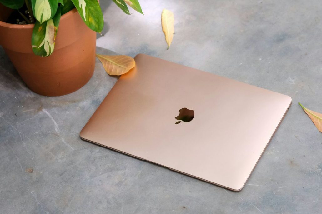 اپل ممکن است یک مک‌بوک ارزان‌تر ۱۲.۹ اینچی را با تراشه آیفون در بهار ۲۰۲۶ عرضه کند!