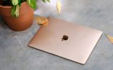 اپل ممکن است یک مک‌بوک ارزان‌تر ۱۲.۹ اینچی را با تراشه آیفون در بهار ۲۰۲۶ عرضه کند!