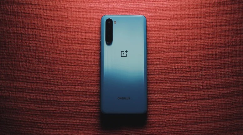 چرا گوشیهای اندرویدی (معمولاً) ارزانتر از آیفون هستند؟