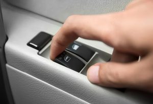 شیشه‌بالابرهای برقی خودرو؛ تکنولوژی‌ای که بسیار قدیمی‌تر از تصور ماست!