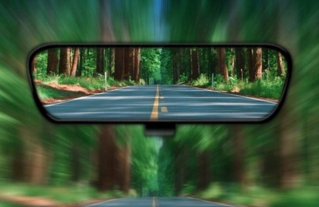 زبانه کوچک زیر آینه وسط خودرو به چه دردی می‌خورد؟