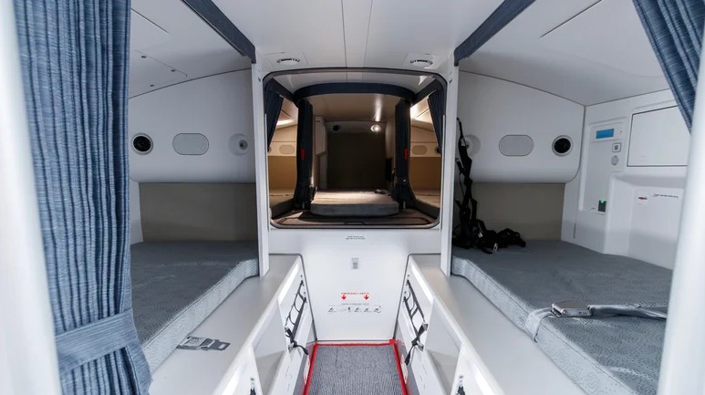 خلبانها و خدمه پرواز در پروازهای طولانی کجا میخوابند؟