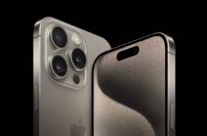 اپل تیتانیوم را پس از ۲ سال کنار گذاشت: آیا این هزینه اضافی واقعاً ارزشش را داشت؟