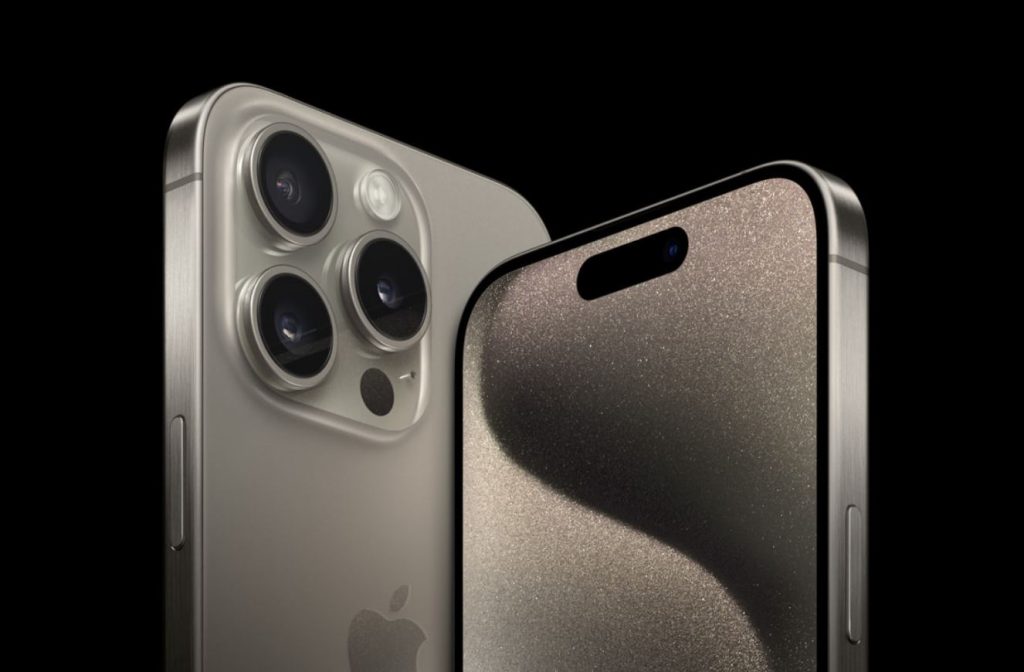 اپل تیتانیوم را پس از ۲ سال کنار گذاشت: آیا این هزینه اضافی واقعاً ارزشش را داشت؟