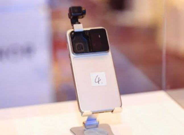 آنر با مجیک V6 و گوشی رباتیک به نمایشگاه MWC 2026 می‌آید