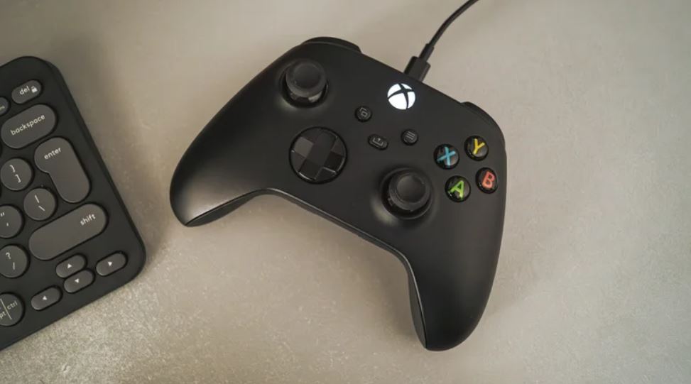 دسته بازی باسیم یا بی سیم؛ کدامیک برای گیمینگ بهتر است؟