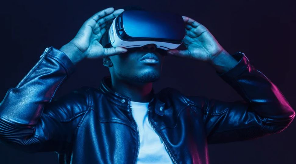 واقعیت مجازی (VR) و واقعیت افزوده (AR) چه تفاوتی دارند؟
