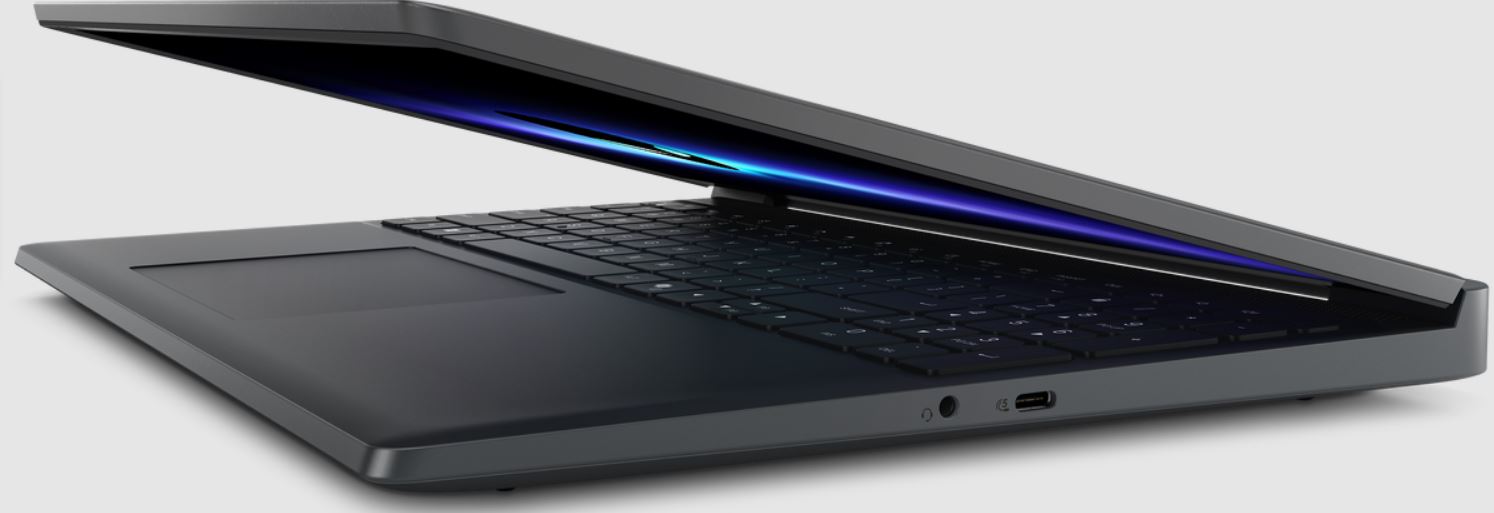 دل از لپ‌تاپ گیمینگ مقرون‌به‌صرفه‌تر Alienware 15 با گرافیک RTX 5060 رونمایی کرد