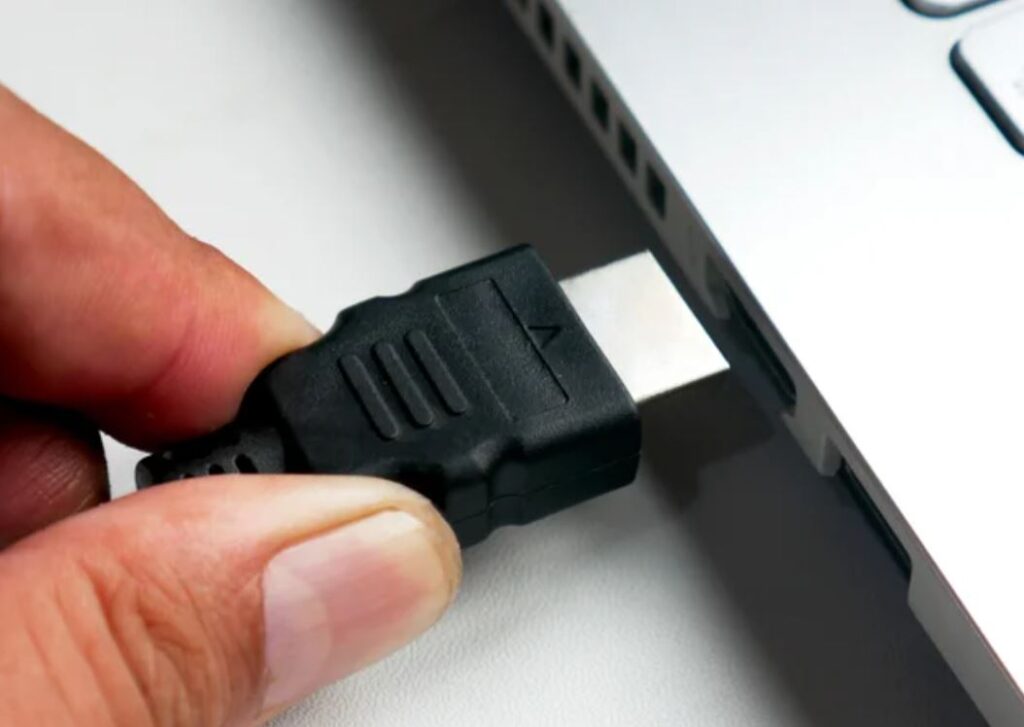 چرا برخی از لپ‌تاپ‌ها پورت HDMI ندارند؟