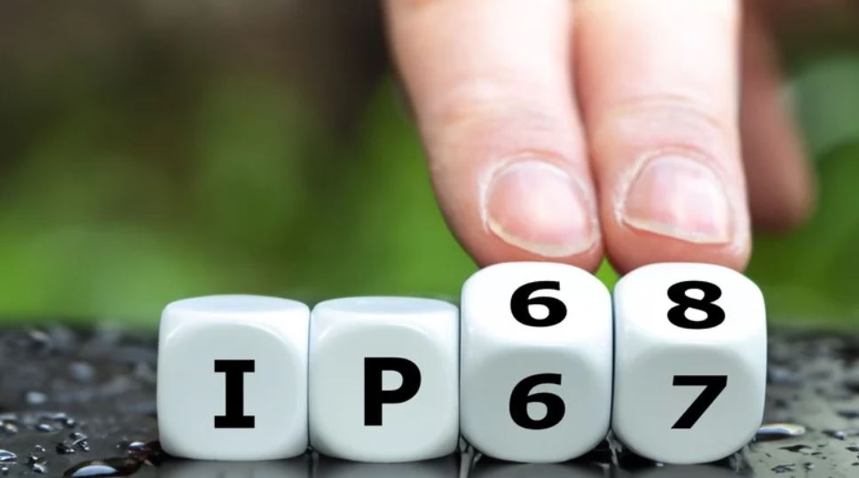 راهنمای کامل گواهی IP؛ کدام گواهی گوشی شما را واقعاً ضدآب می‌کند؟