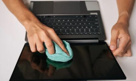 آیا می‌توان از پاک‌کننده عینک برای تمیز کردن صفحه مانیتور استفاده کرد؟