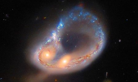 هابل تصویر دو کهکشان که به شکل حلقه‌ای غیرعادی در آمده‌اند را منتشر کرد