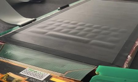 محققان یک نمایشگر OLED با صفحه کلید دارای قابلیت برجسته شدن تولید کردند