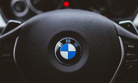 5 واقعیت شگفت‌انگیز درباره BMW؛ از ساختمان شبیه به موتور تا داستان پشت لوگو!