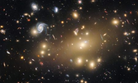 سرزمین عجایب خمیده هابل: آبِل ۲۰۹ فضا را خم می‌کند و ماده تاریک را آشکار می‌سازد