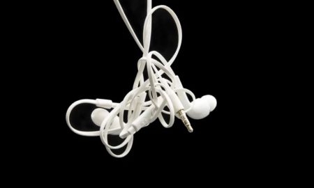 فقط شما نیستید؛ چرا سیم‌ها و کابل‌ها به راحتی گره می‌خورند؟!