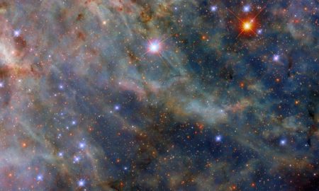 تلسکوپ هابل یک طوفان ستاره‌ای شدید را ثبت کرد که در حال تغییر شکل یک کهکشان است!