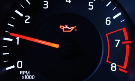 آیا رانندگی با روشن بودن چراغ روغن موتور ایمن است؟