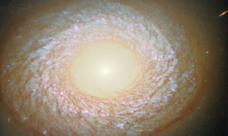 نه مارپیچی، نه بیضی شکل! این کهکشان دقیقاً چیست؟!