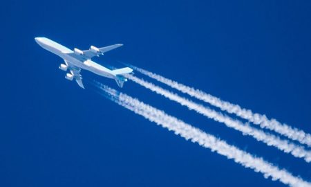 دلیل تشکیل خطوط سفید دنباله‌دار هواپیماها در آسمان چیست؟!
