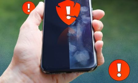 آیا می‌دانستید نمایشگر گوشی شما یک پوشش مخفی دارد که در حال نابودی تدریجی است؟!