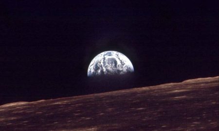 آیفون یا گلکسی، کدام تصویر بهتری از زمین (از روی ماه) ثبت می‌کند؟ به‌زودی مشخص می‌شود!