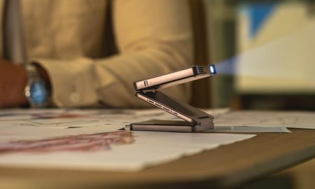 برند Aurzen از مینی پروژکتور قابل حمل «زیپ» با طراحی سه‌بار تاشو رونمایی کرد!