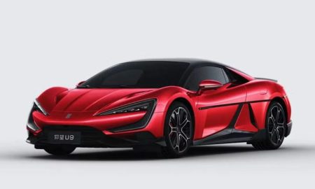 خودروی «جیمز باند» چینی؛ پرش از موانع برای شکست فراری و لامبورگینی!