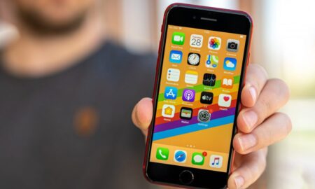 گوشی iPhone SE 3 با پشتیبانی از اتصال 5G و پردازنده ارتقایافته، رونمایی خواهد شد